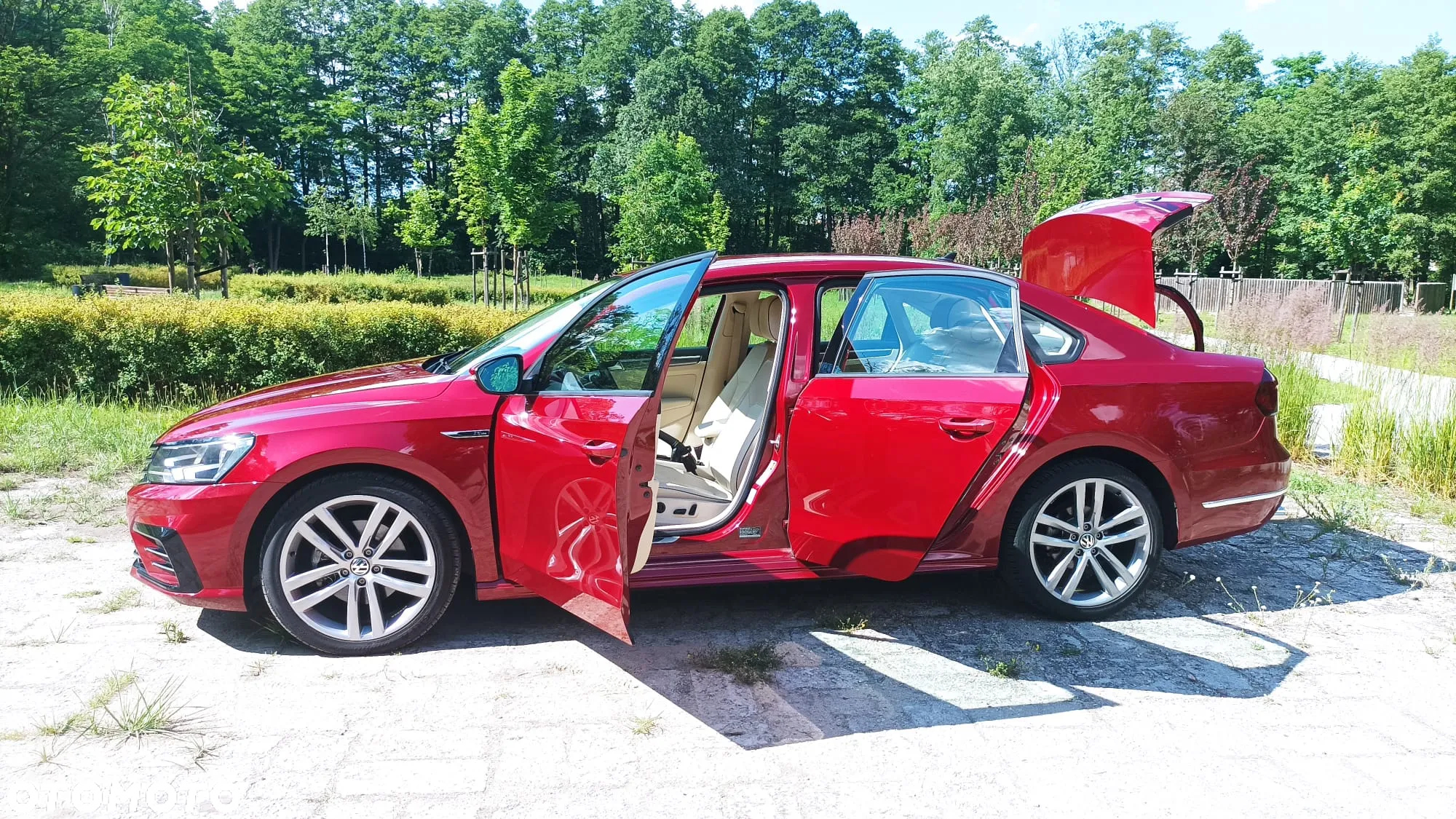 Volkswagen Passat - 11