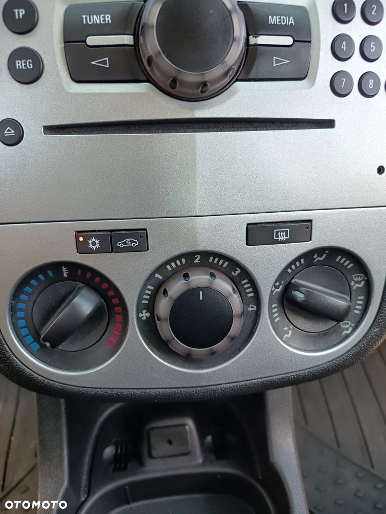 Opel Corsa - 20