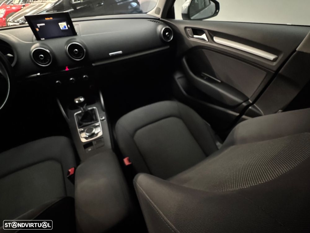 Audi A3 Sportback 1.6 TDI B.Line Attraction - 10