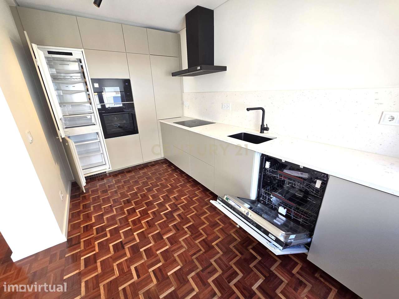 Apartamento T3 totalmente remodelado em Almada - Grande imagem: 2/30