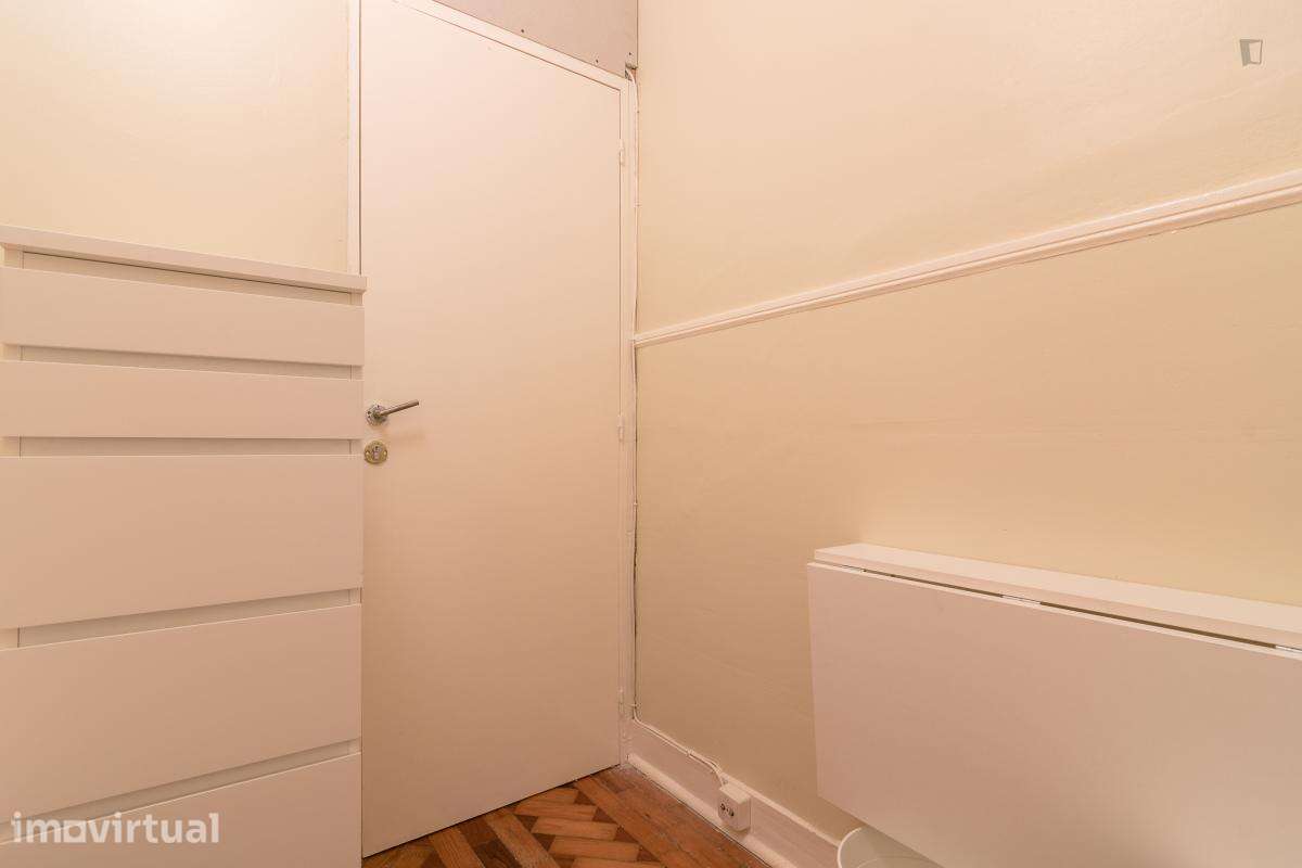Quarto - localizado em Intendente Lisbon - Grande imagem: 2/16