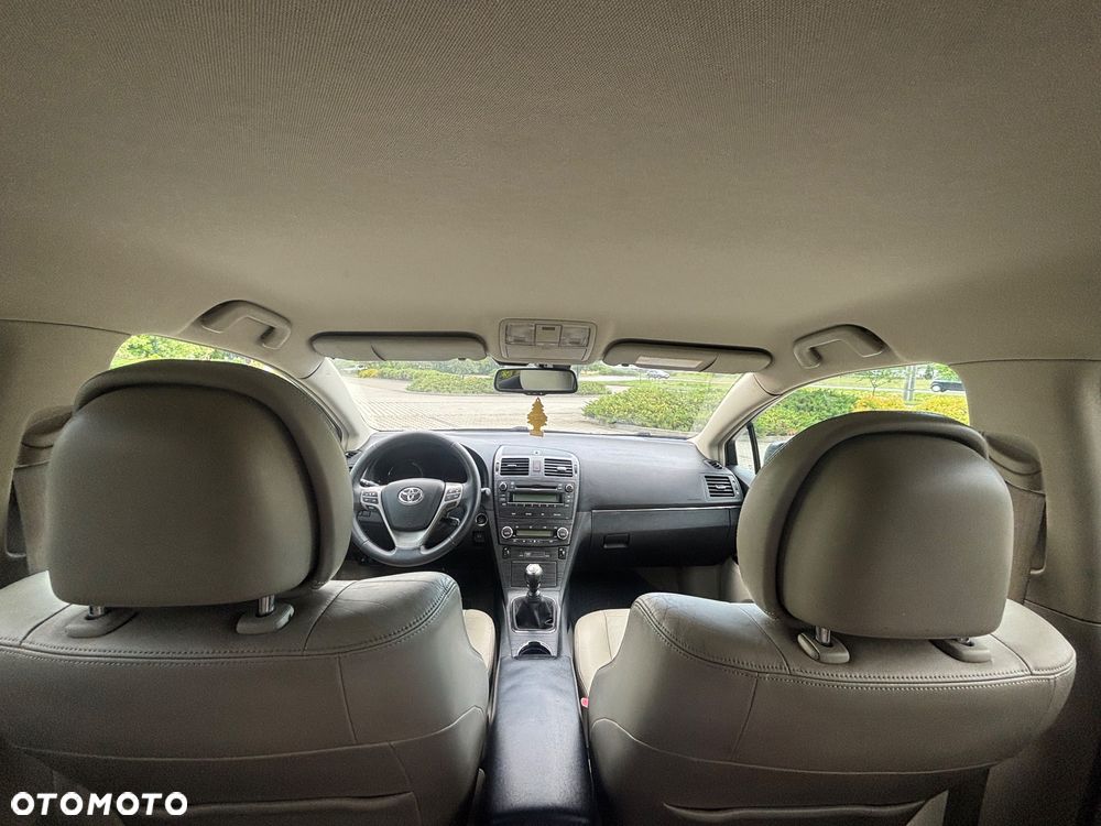 Toyota Avensis 2.0 D-4D Premium - 11