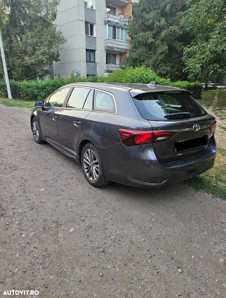 Toyota Avensis 2.0 D-4D Elegance - 2