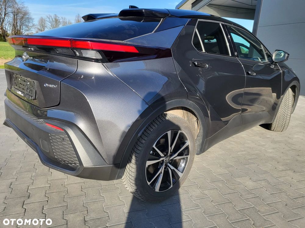Toyota C-HR 1.8 Hybrid Team Deutschland - 12