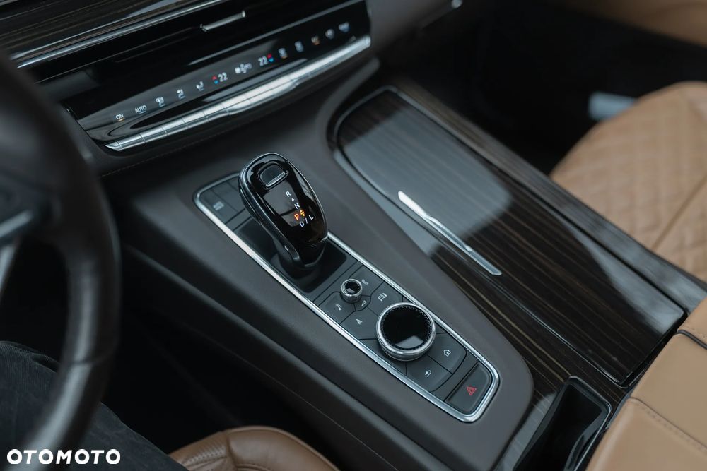 Cadillac Escalade - 15