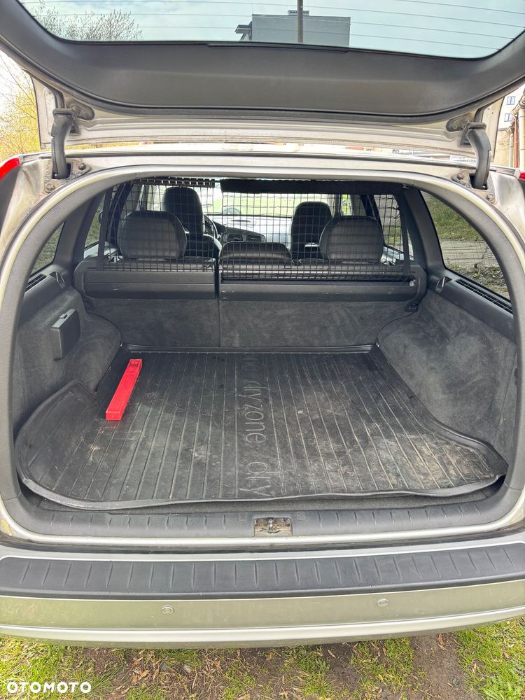 Volvo V70 2.4D5 Momentum - 11