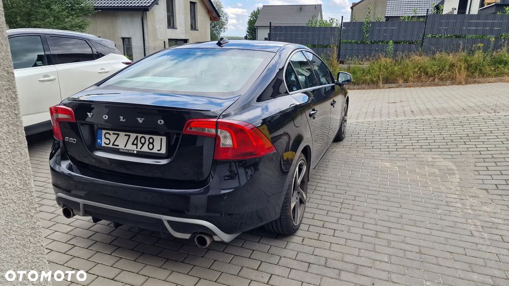 Volvo S60 D5 AWD R-Design - 4