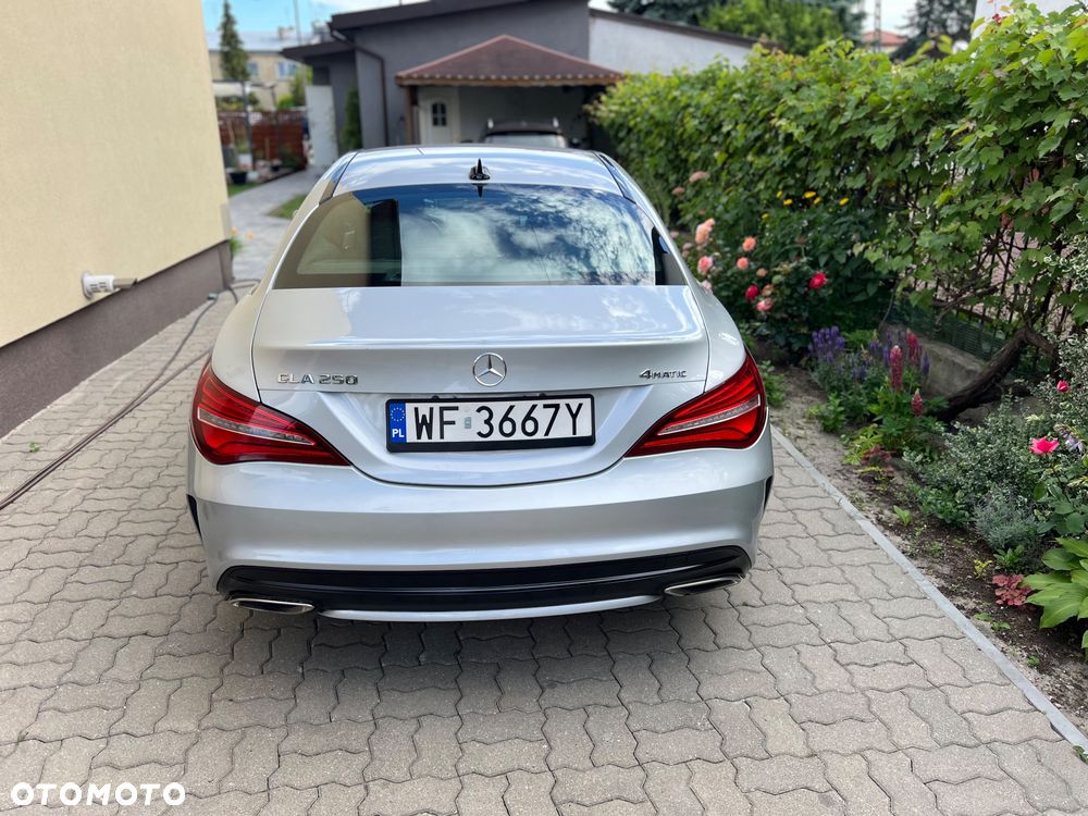 Mercedes-Benz CLA 250 4-Matic AMG Line - 10
