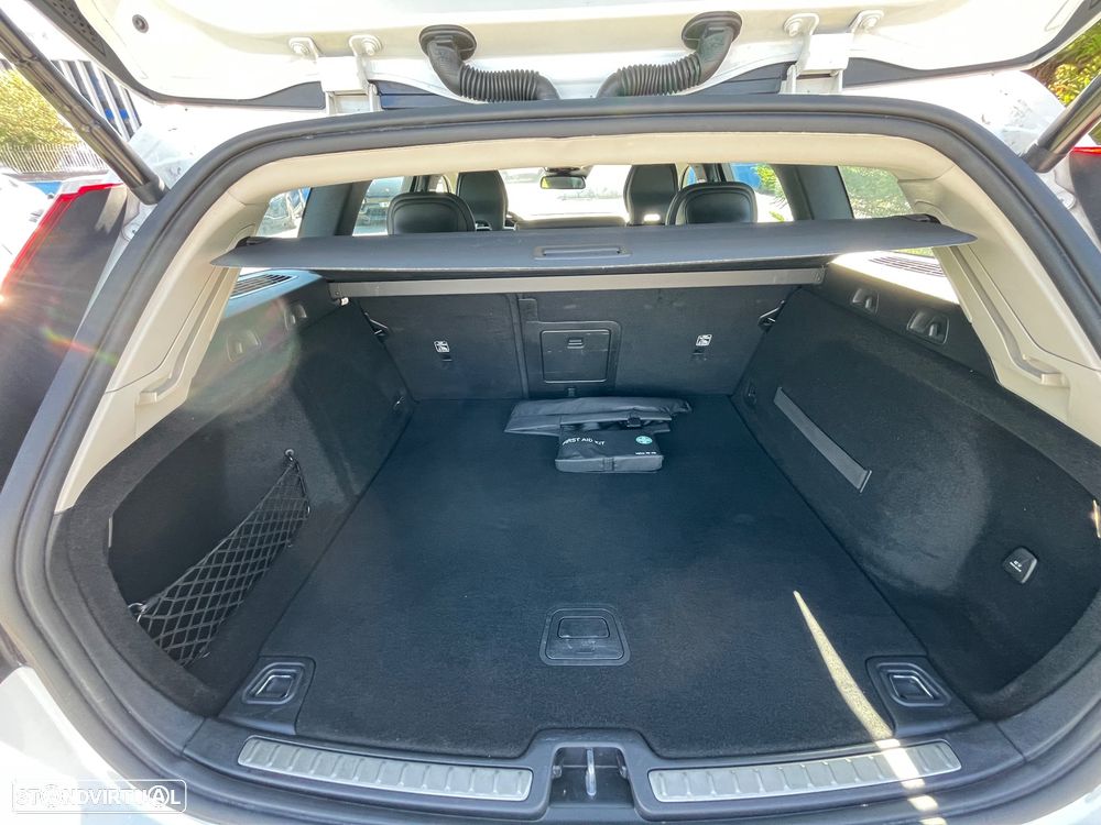 Volvo V60 2.0 D3 Momentum Plus - 24