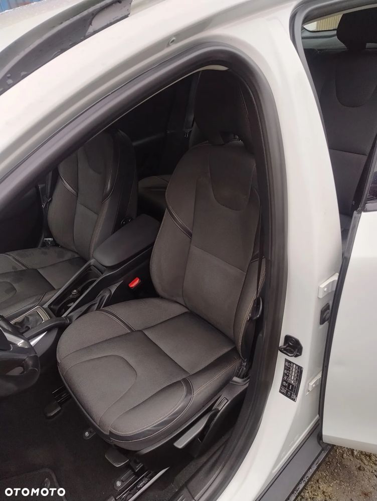 Volvo V40 T5 Geartronic Momentum - 16