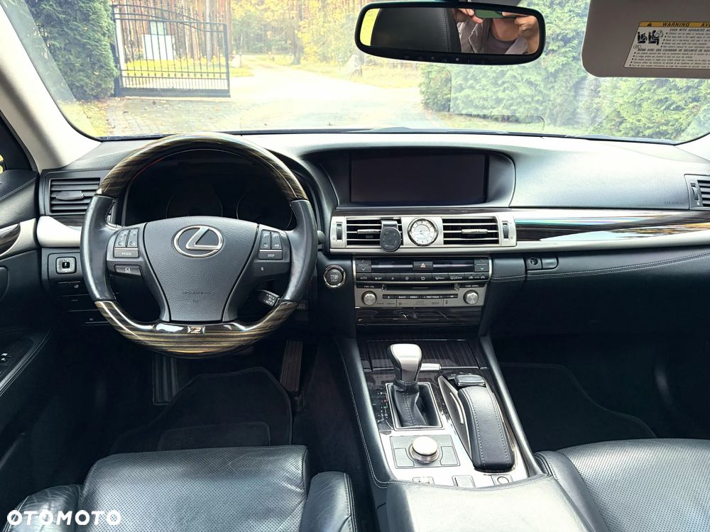 Lexus LS - 4