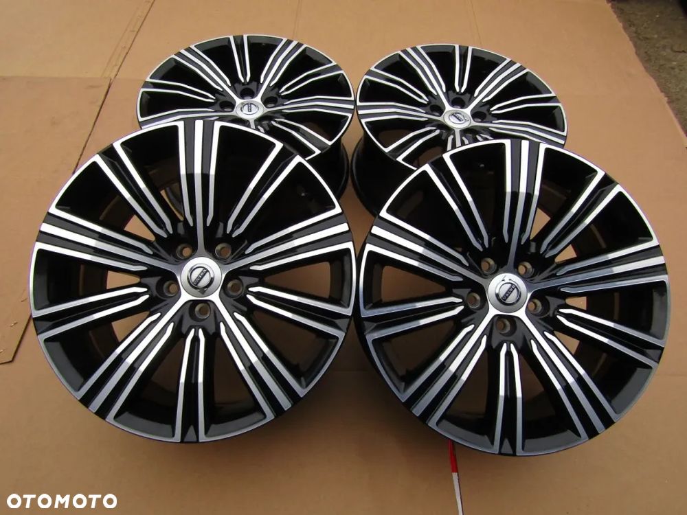 4x Felgi 18 Volvo S40 V60 S90 V90 C30 S60 XC40 XC60 8j 5x108 ET42 - 17