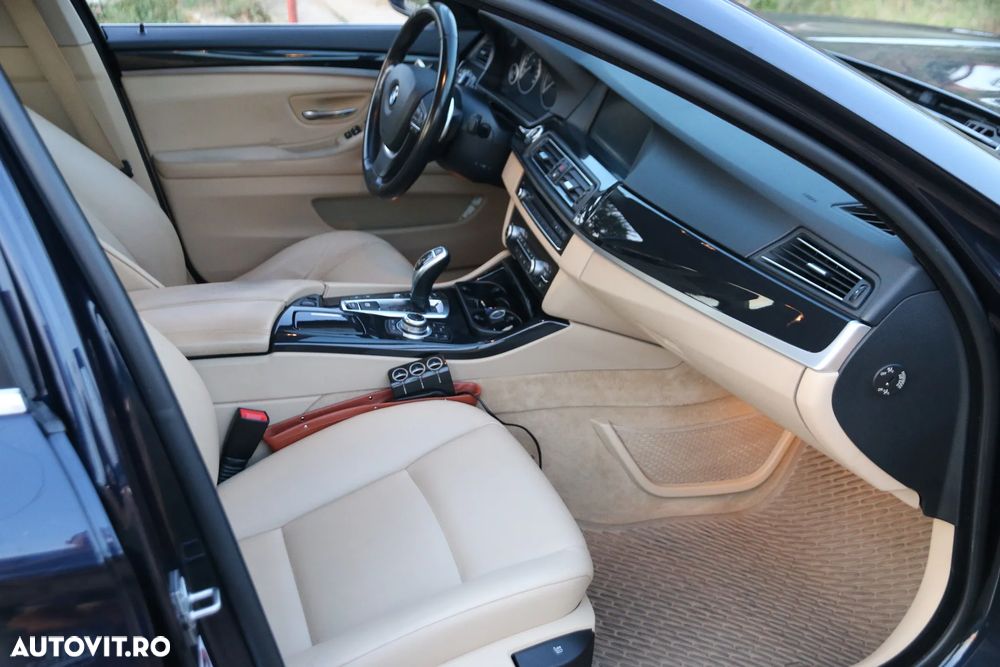 BMW Seria 5 525d xDrive - 10