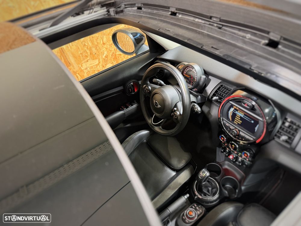MINI 5 Portas Cooper Aut. Classic - 35
