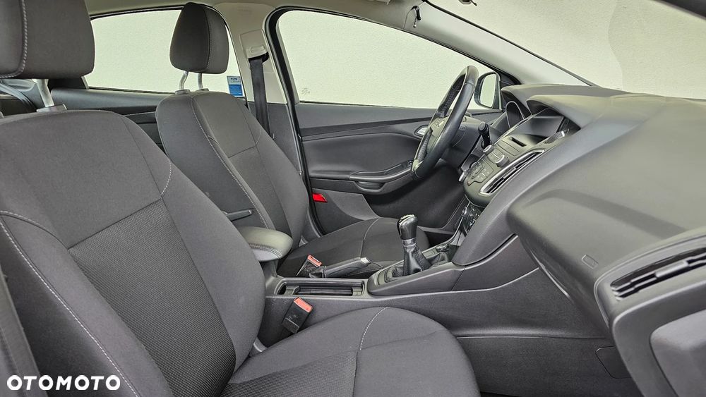 Ford Focus 1.6 Trend - 17