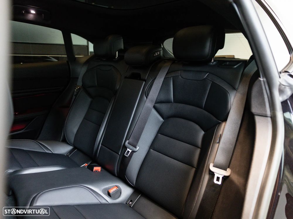 Porsche Taycan Sport Turismo - 35
