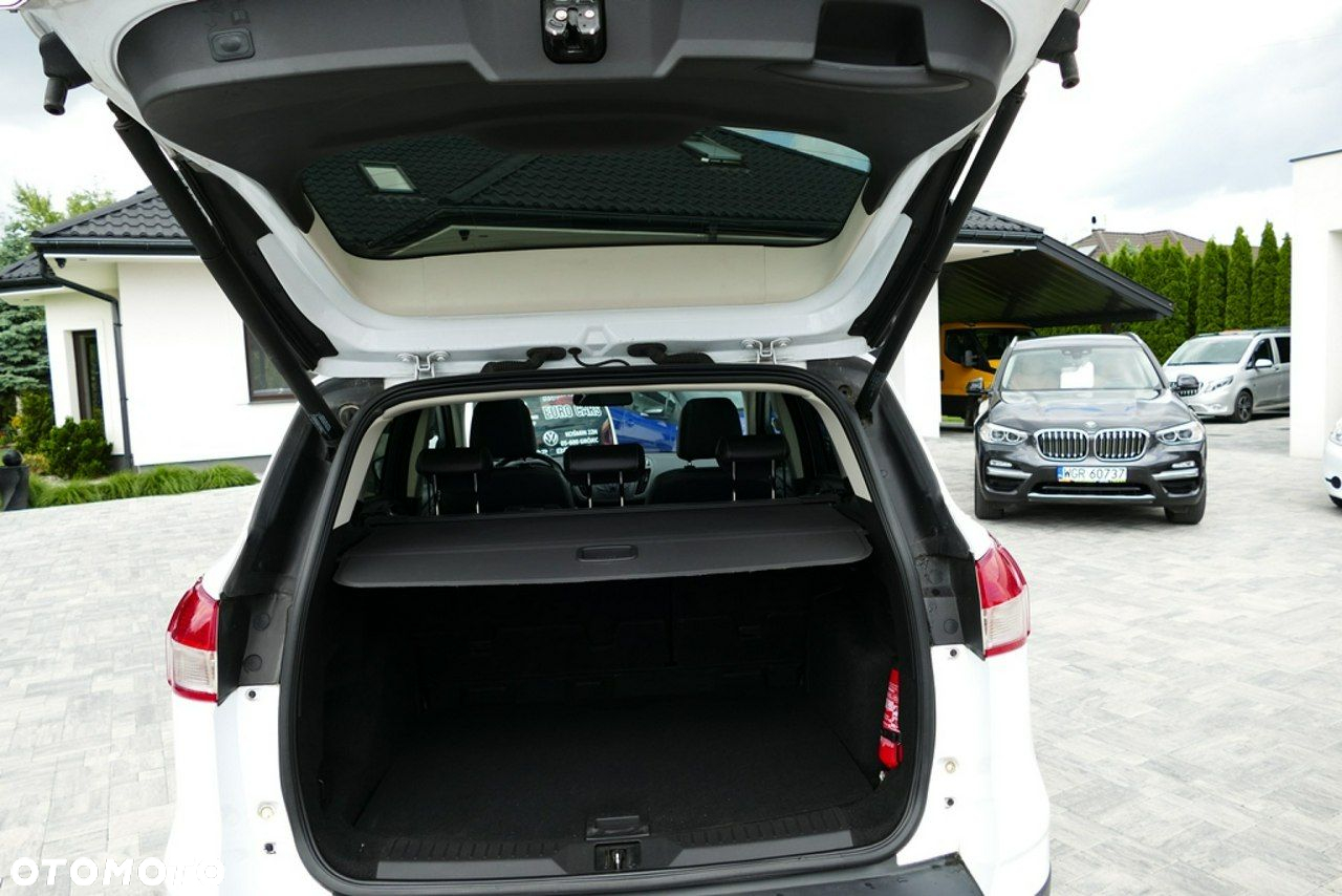 Ford Kuga 2.0 TDCi 2x4 Titanium - 29