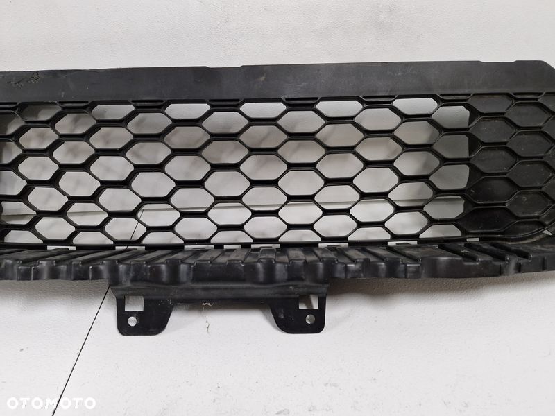 iveco daily vi 6 kratka atrapa zderzaka przedniego środkowa - 3