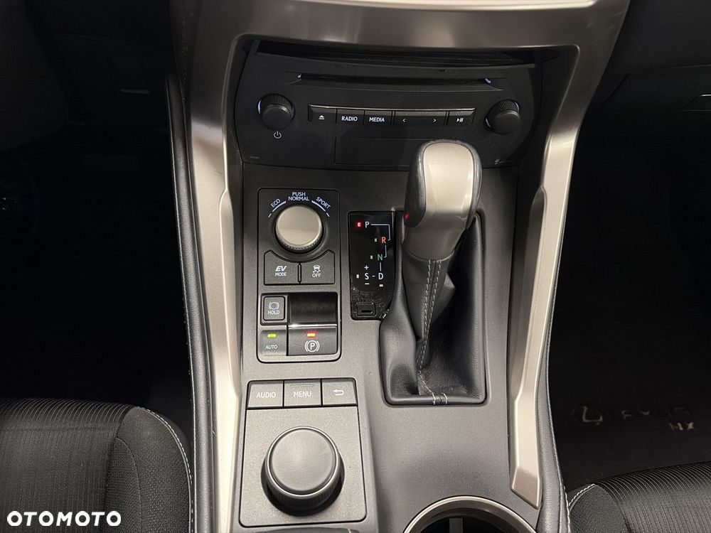 Lexus NX 300h Elite AWD - 17