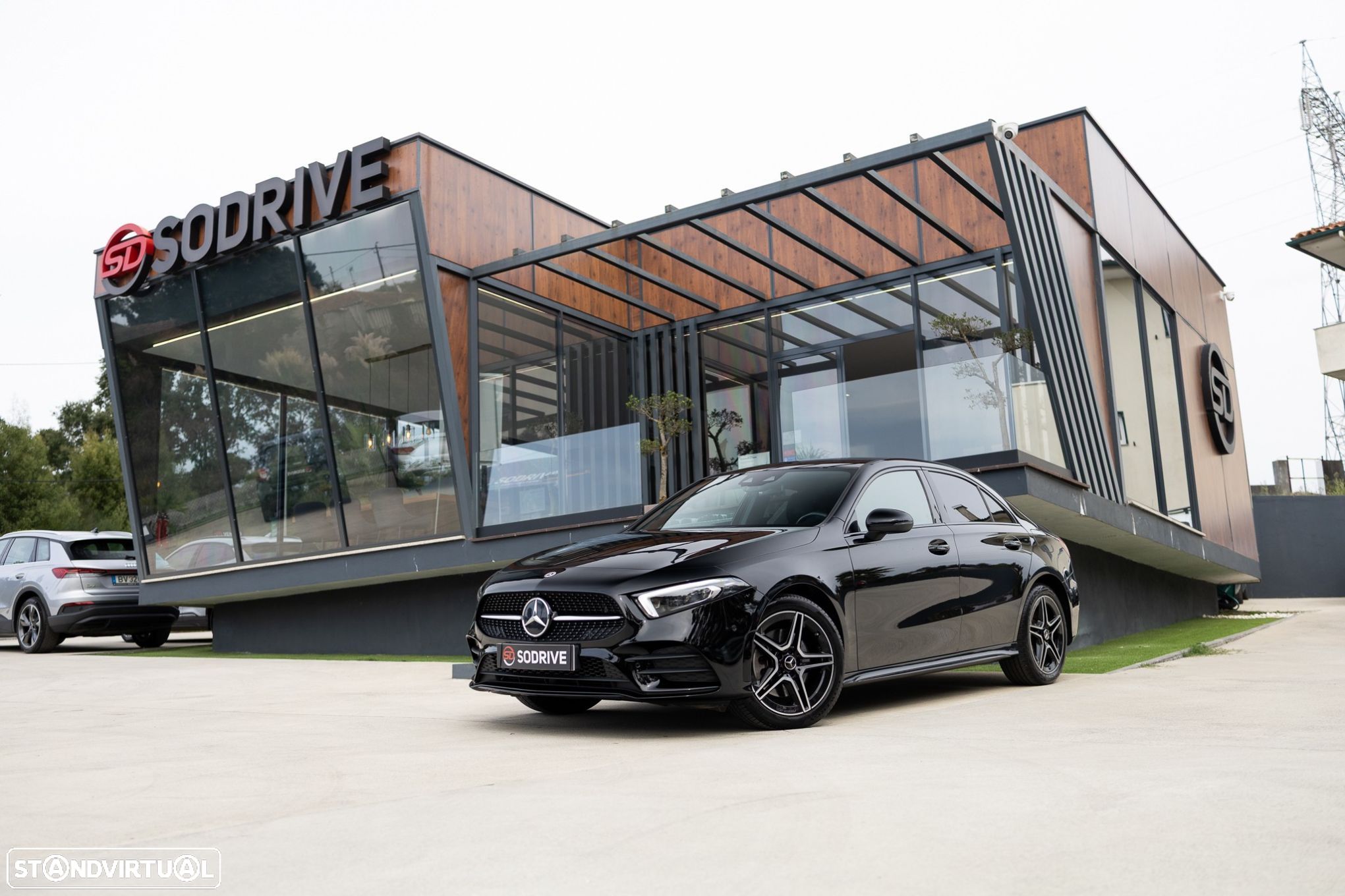 Mercedes-Benz A 250 Limousine e AMG Line - 1