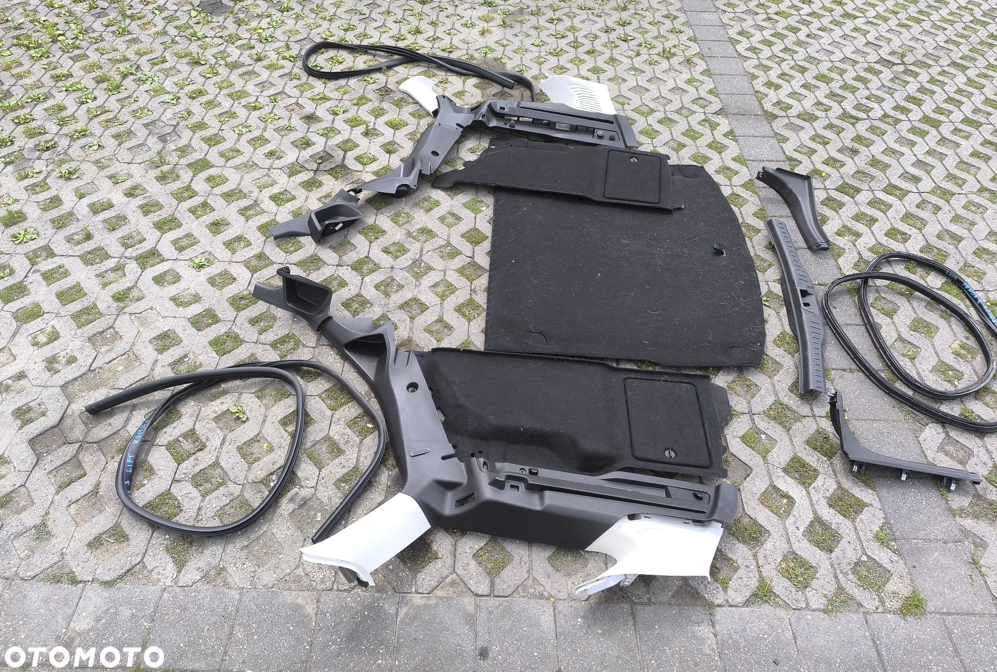 ford focus MK3 lift kombi boczki bagażnika uszczelki drzwi dywaniki - 1