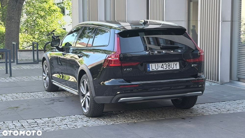 Volvo V60 Cross Country B5 B AWD Plus - 8
