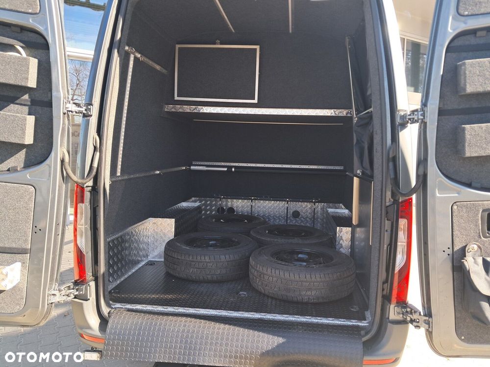 Mercedes-Benz Sprinter 319 - 29