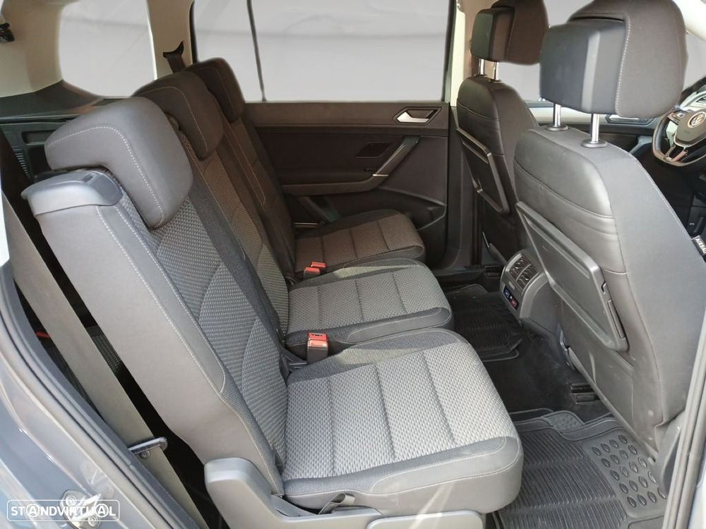 VW Touran 2.0 TDI Confortline - 23