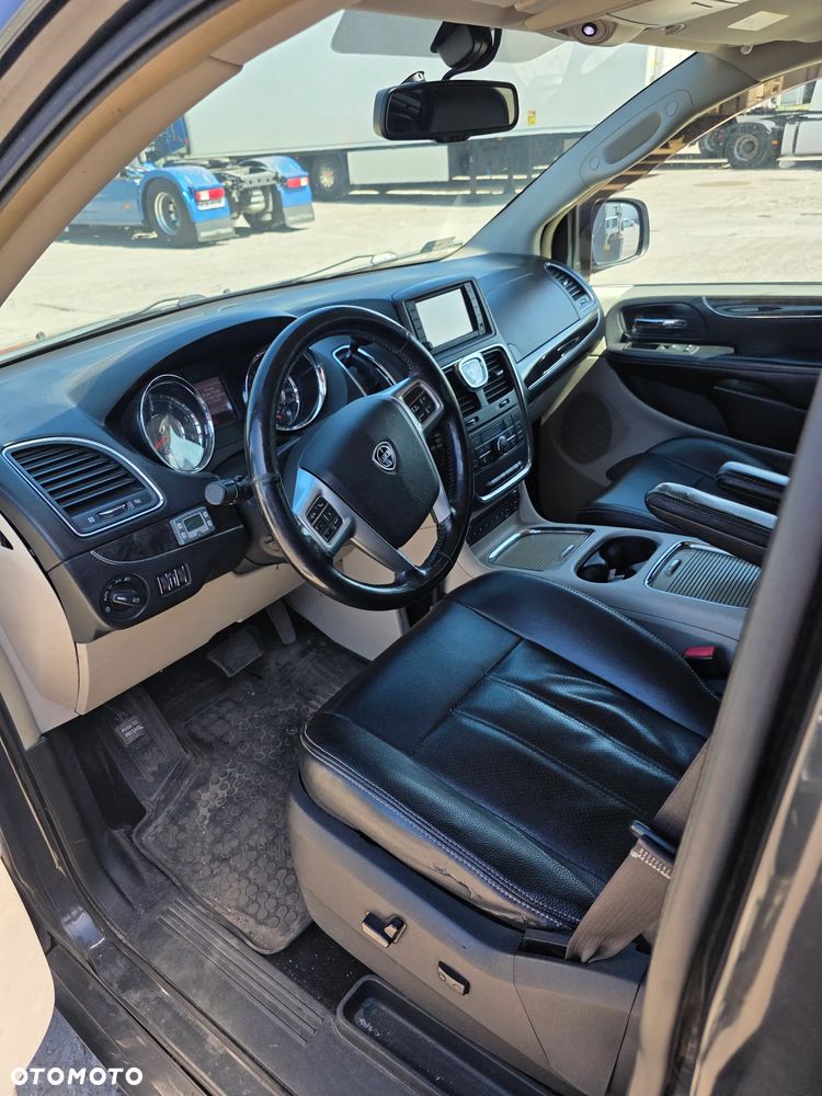 Lancia Voyager 2.8CRD Gold - 2