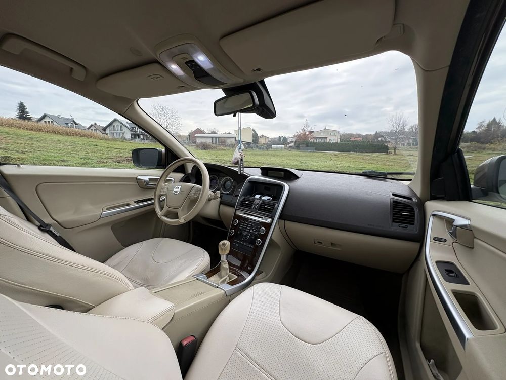 Volvo XC 60 D5 AWD - 11