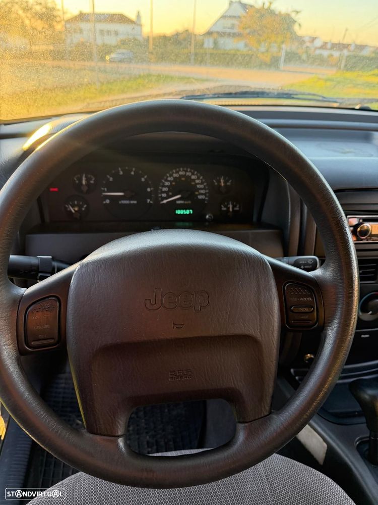 Jeep Grand Cherokee 4.0 Laredo - 14