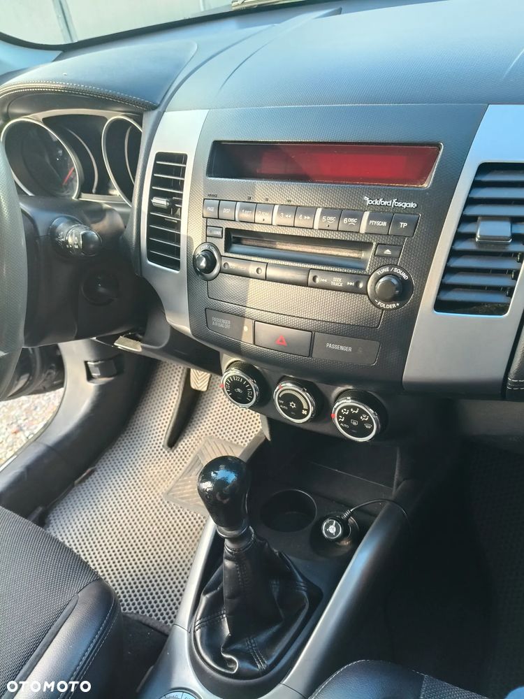 Mitsubishi Outlander - 30