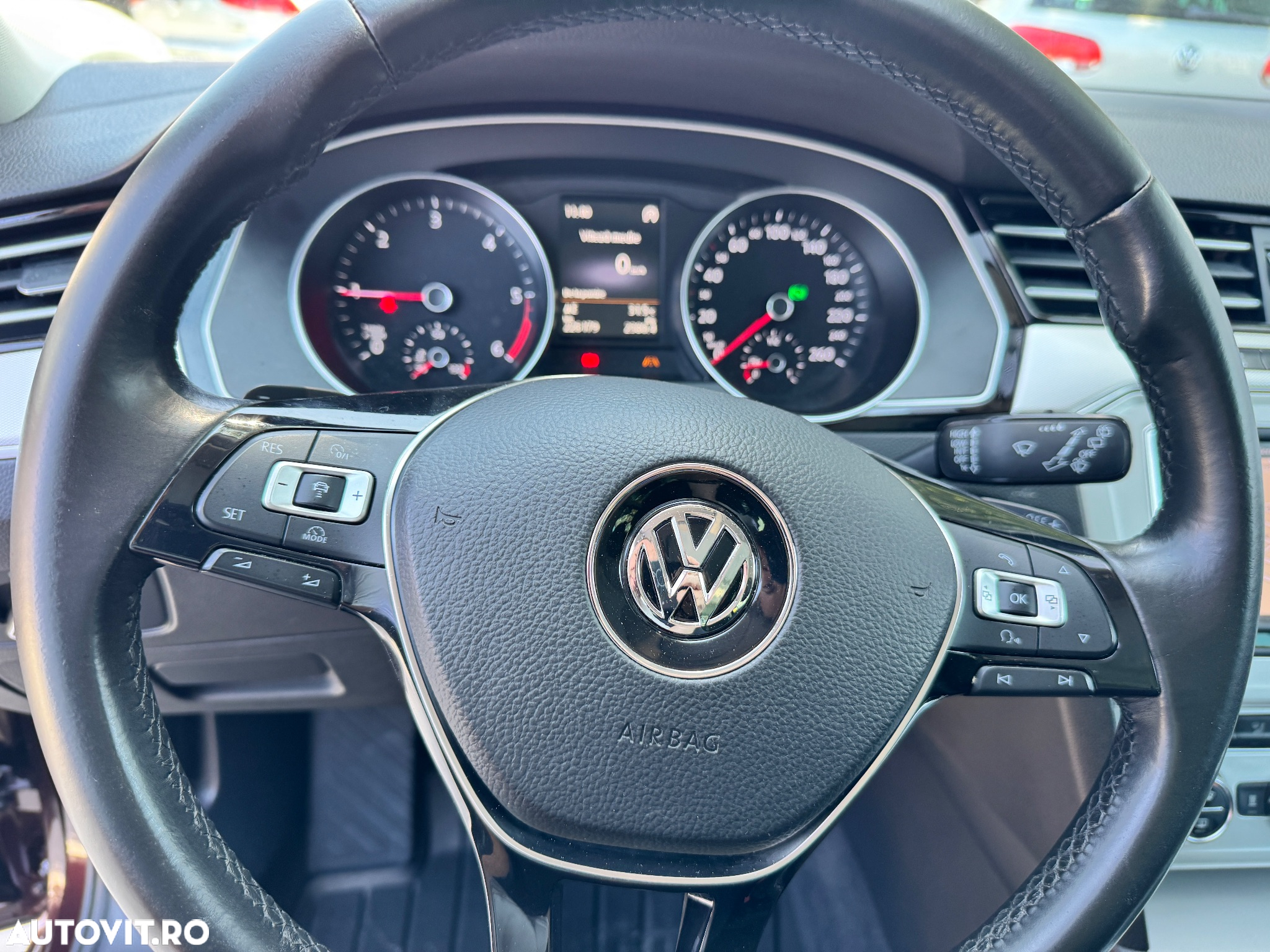 Volkswagen Passat Variant 2.0 TDI SCR DSG Trendline - 15