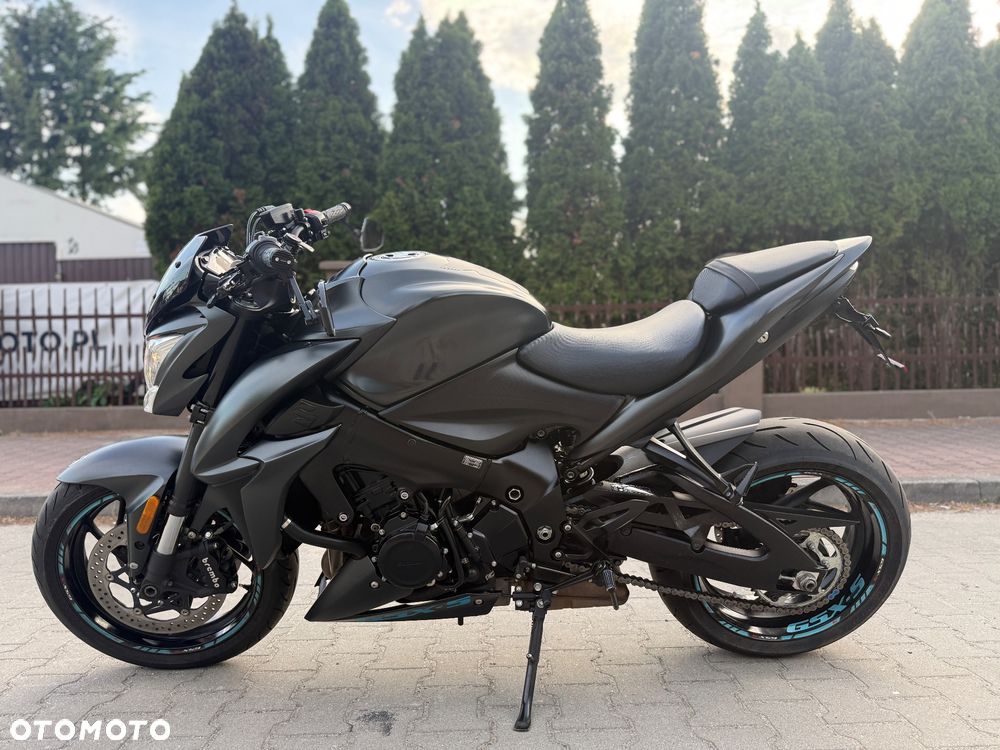 Suzuki GSX - 18