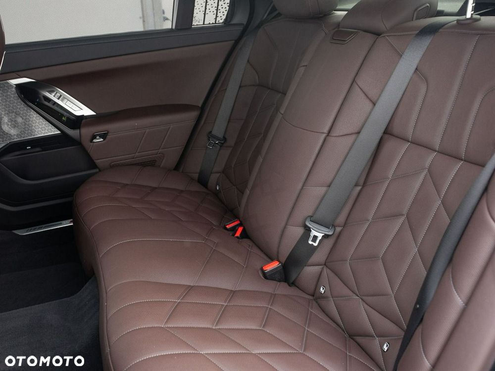 BMW Seria 7 740d xDrive mHEV sport - 27