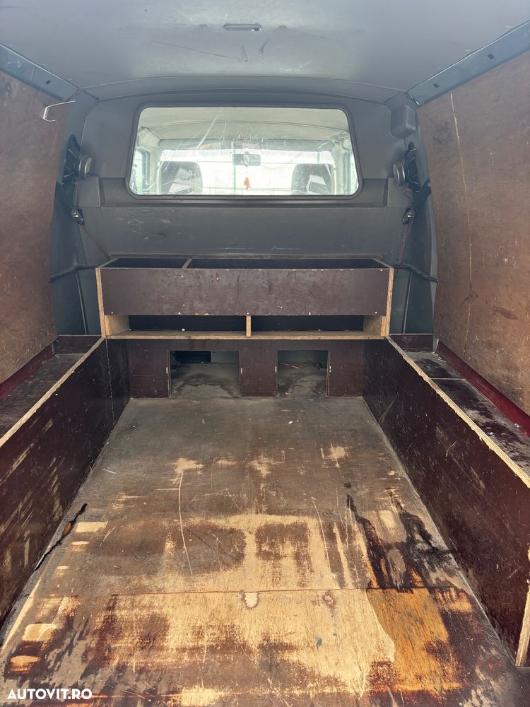 Volkswagen Transporter - 11