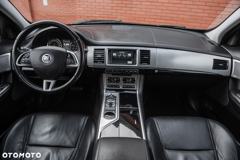 Jaguar XF 2.2 - 30