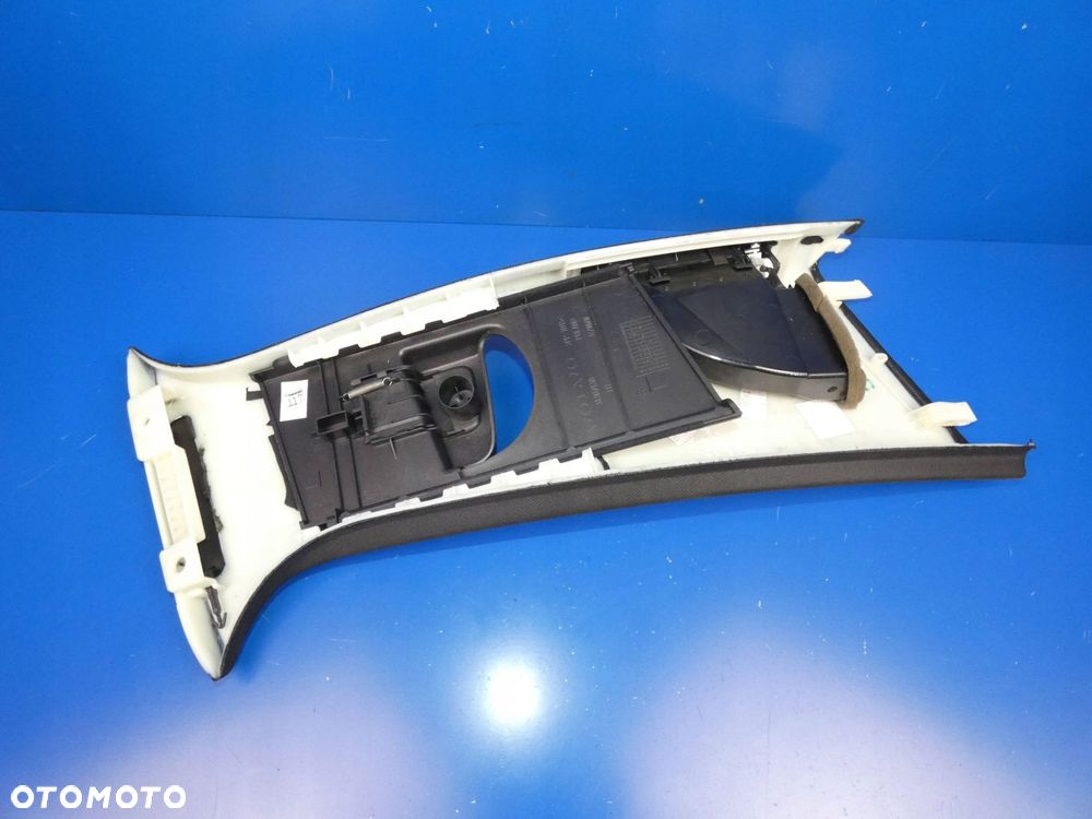 VOLVO V60 S60 II RDESIGN OSŁONA SŁUPKA PRZELOTKA PASA LEWA - 2
