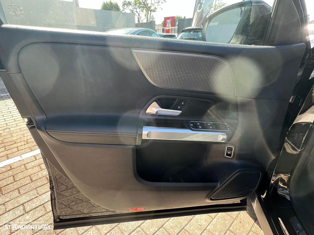 Mercedes-Benz GLB 200 d Progressive — fotografia 3