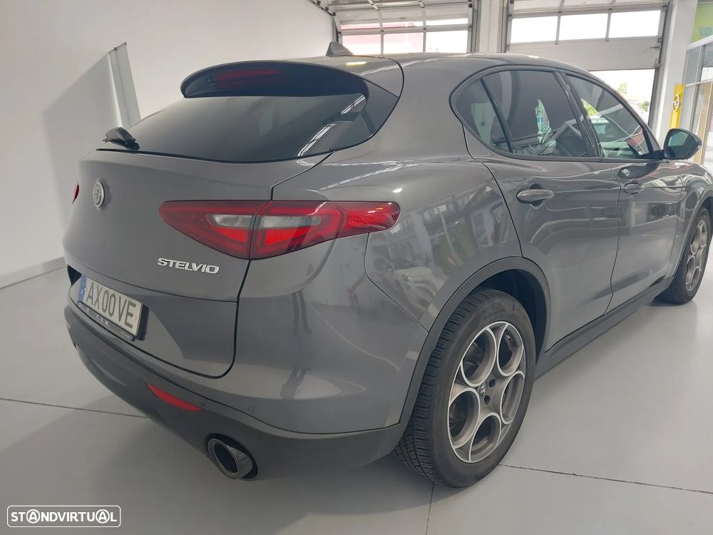 Alfa Romeo Stelvio 2.2 D Sprint AT8 - 7