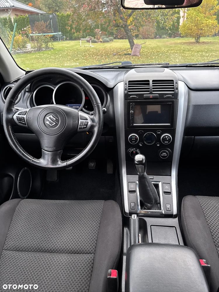 Suzuki Grand Vitara 2.4 De Luxe - 18