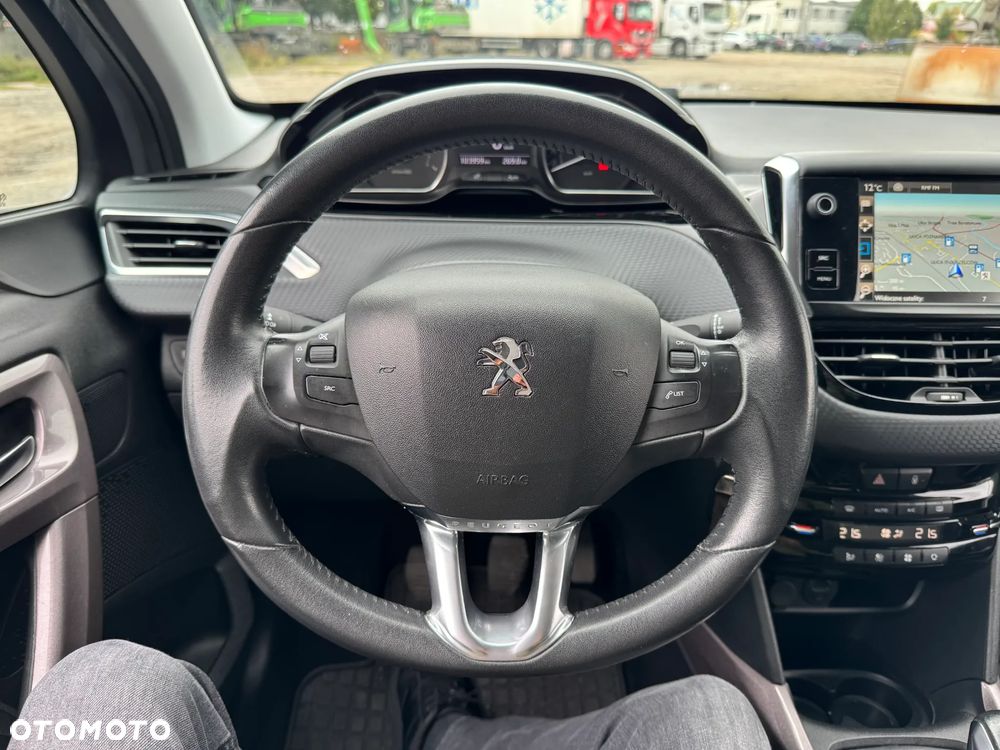 Peugeot 2008 1.2 Pure Tech Style S&S - 13
