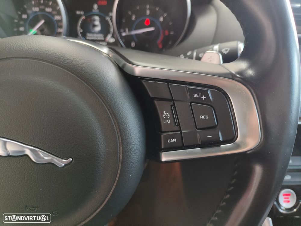 Jaguar XE - 28
