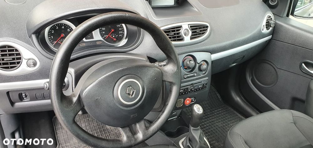 Renault Clio - 11