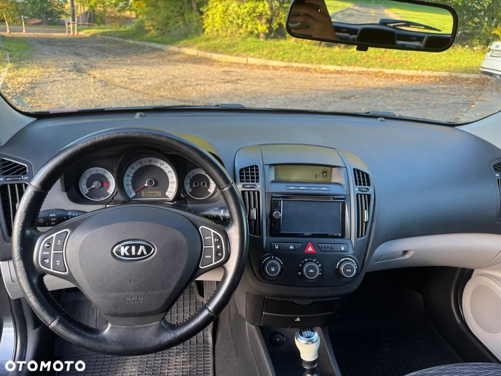 Kia Ceed - 10