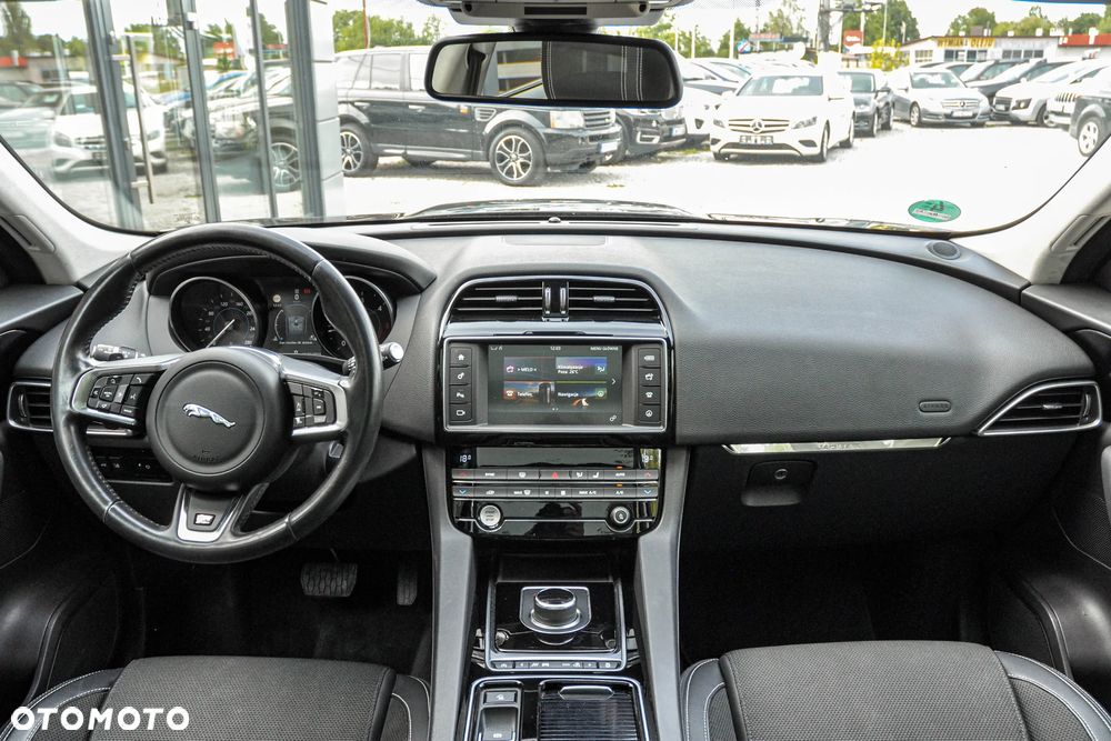 Jaguar F-Pace 2.0 i4D AWD R-Sport - 10