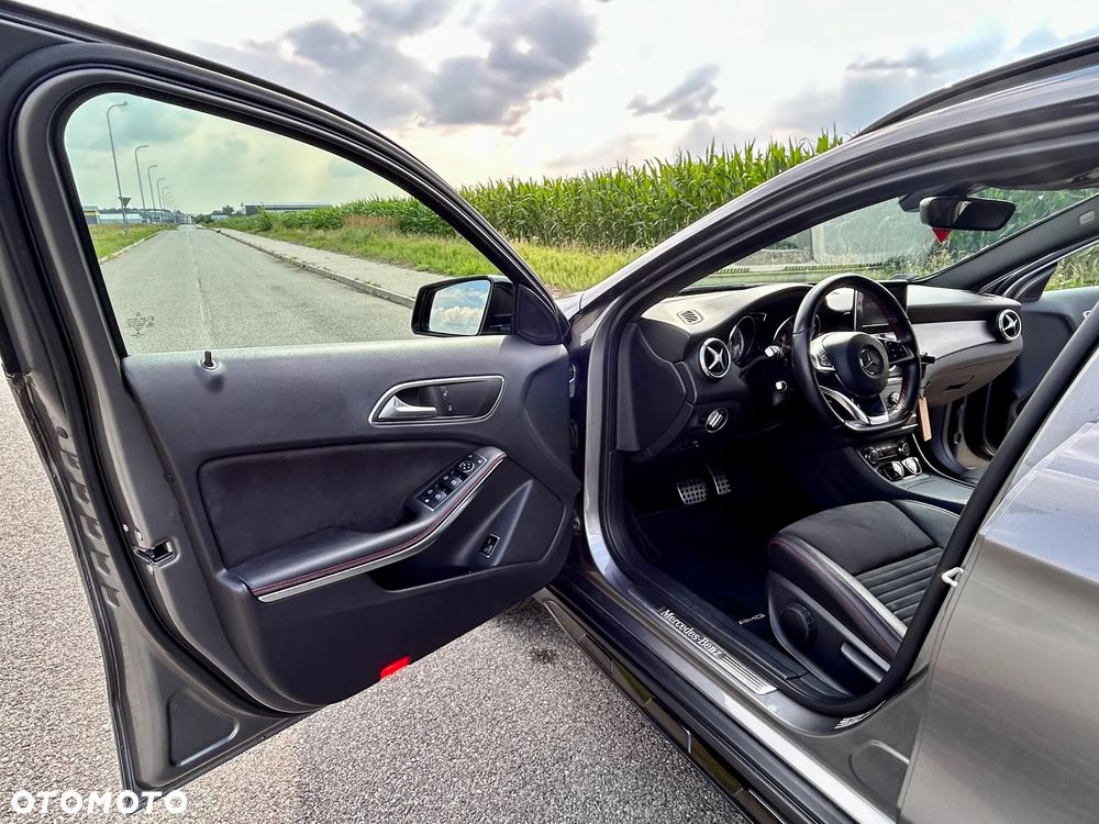 Mercedes-Benz GLA - 15