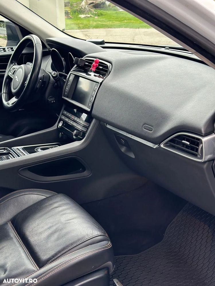 Jaguar F-Pace - 11