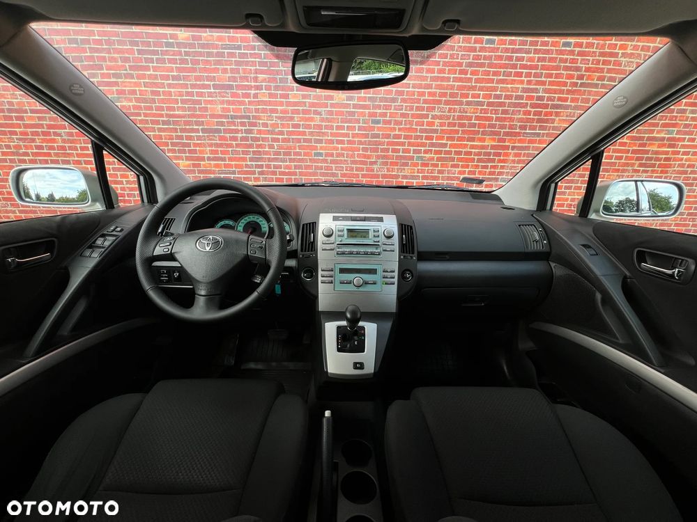 Toyota Corolla Verso - 5