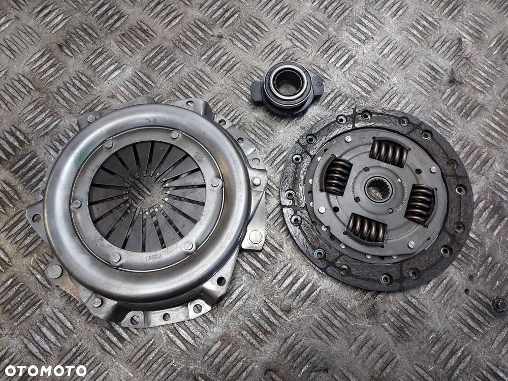 SPRZĘGŁO TARCZA + DOCISK + ŁOŻYSKO OPOROWE PEUGEOT 206 I 1.4 8V - 1